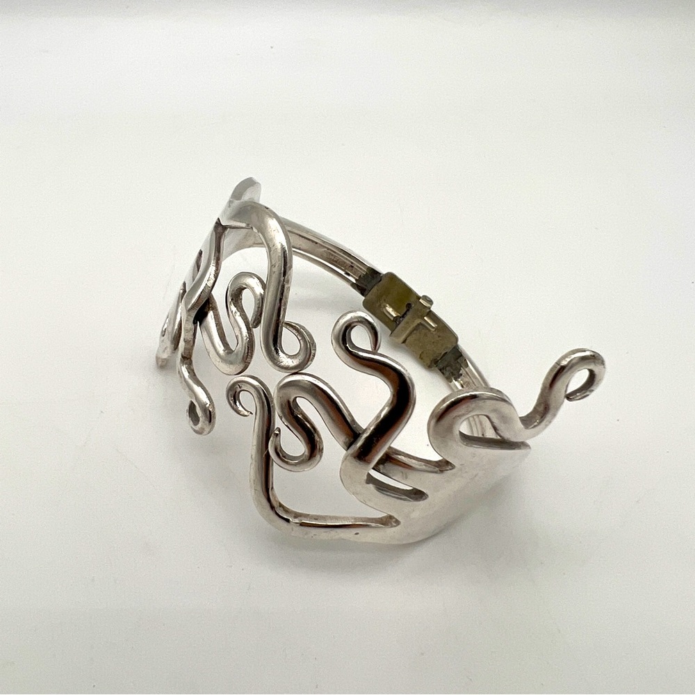 Silver Curled & Twisted Double Fork Hinged Bangle Bracelet - Picture 4 of 9